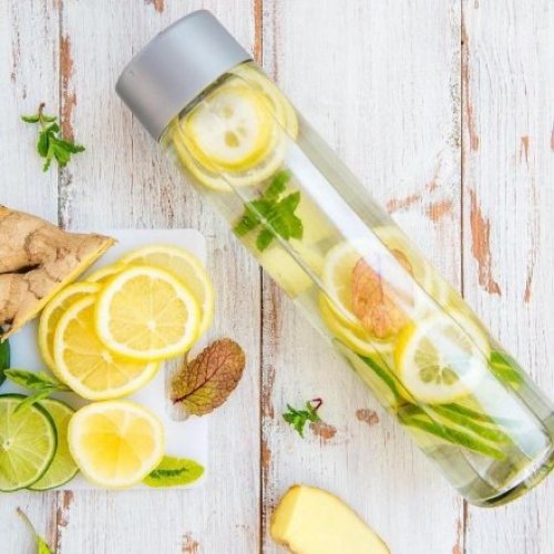 تاثیر نوشیدن آب گرم با لیمو در صبح