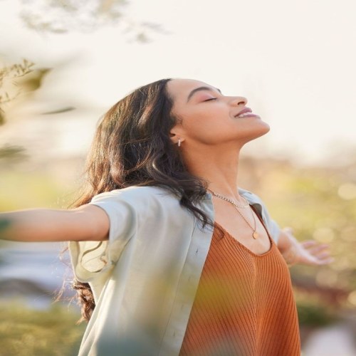 چگونه با تکنیک‌های تنفس عمیق، انرژی بیشتری داشته باشیم؟