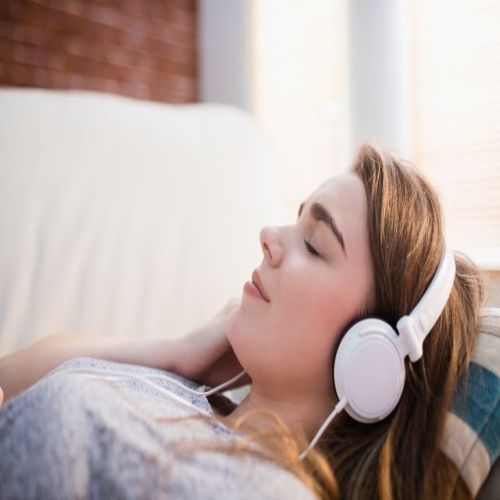 مقابله با اختلالات خواب از طریق آواهای طبیعی
